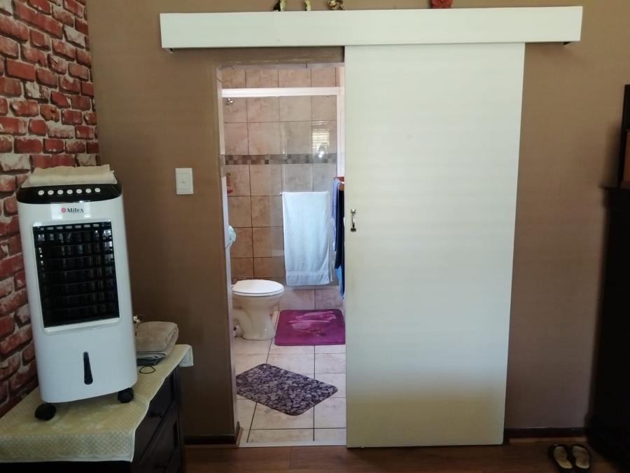 4 Bedroom Property for Sale in Bothasig Western Cape